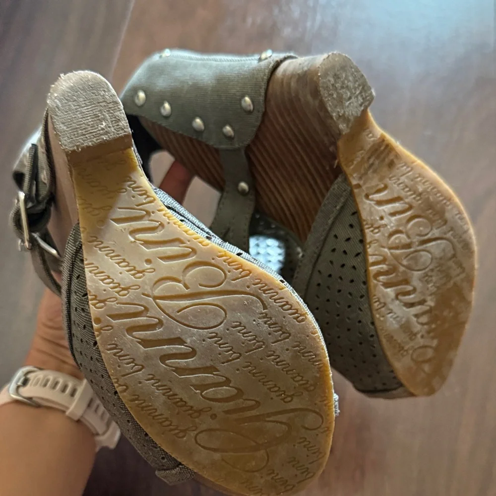 Gianni Bini Gray Wedge Sandals